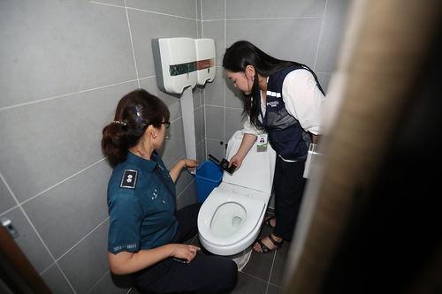 丹东女厕爆料新闻视频播放,真相与争议交织